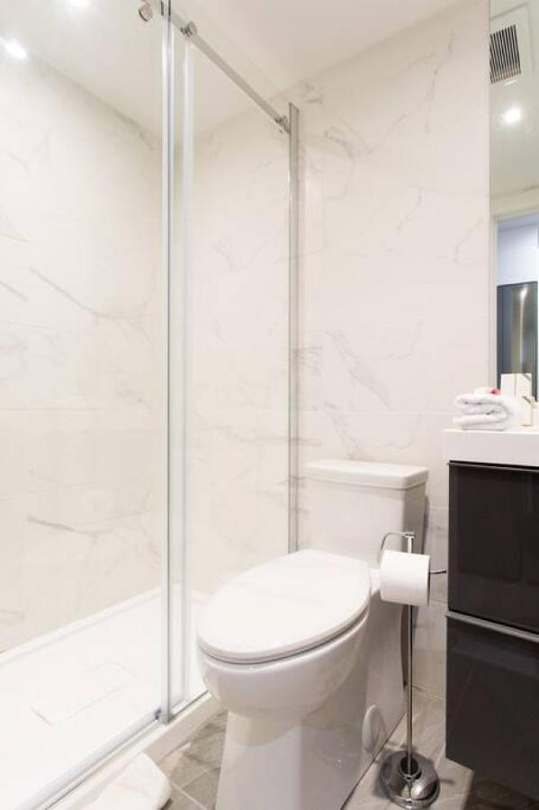 Palms Little Italy Studio With Full Bathroom By Denstays Montréal Exterior foto